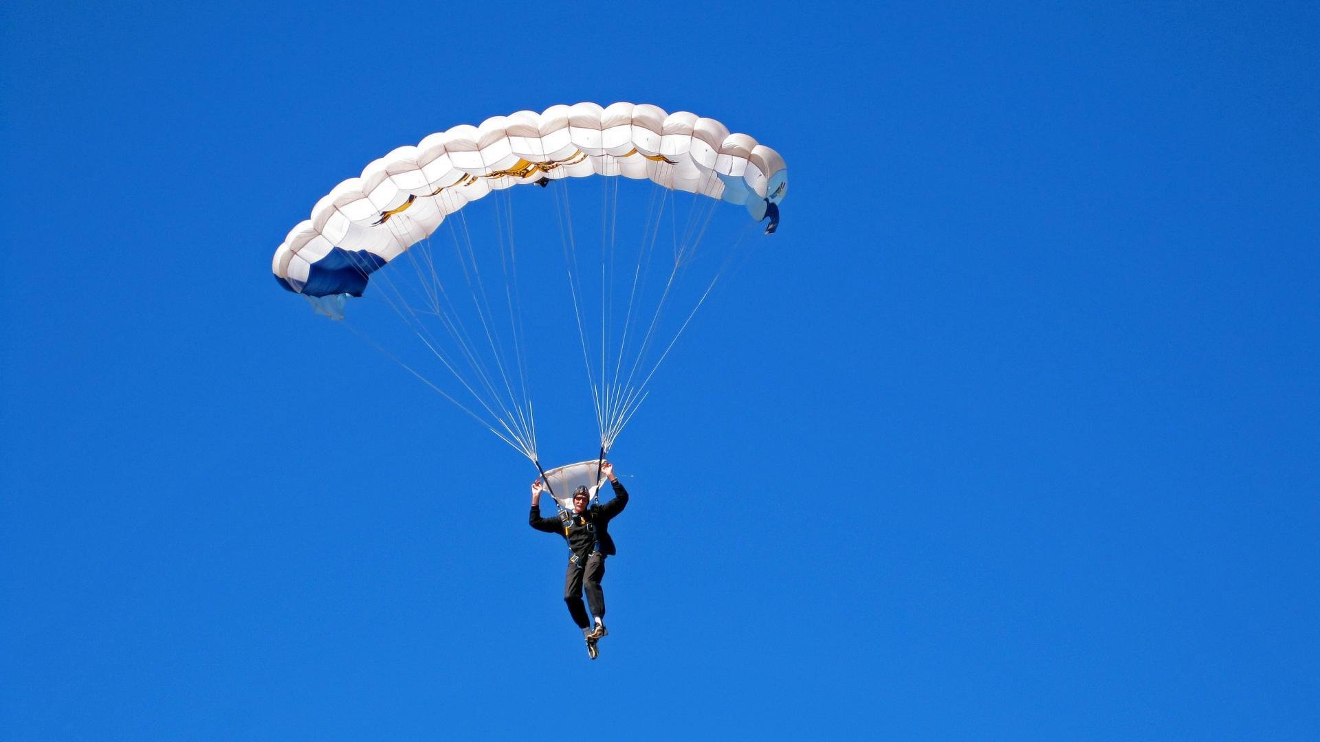 米兰体育网页版(官方}-一场1-1！让英超争四乱了：桑德兰3轮不败+进前四，2大黑马搅局，英超 桑德兰